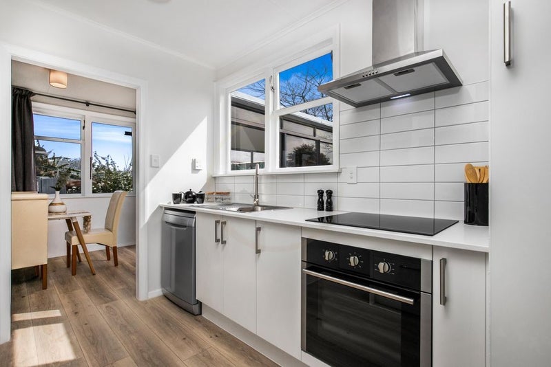 36 Courtenay Crescent, Mangere East, Auckland - Carousel 2