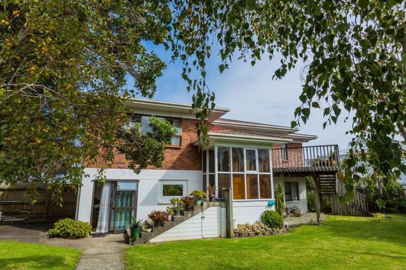 95 Clovelly Road, Bucklands Beach, Auckland - Carousel 1