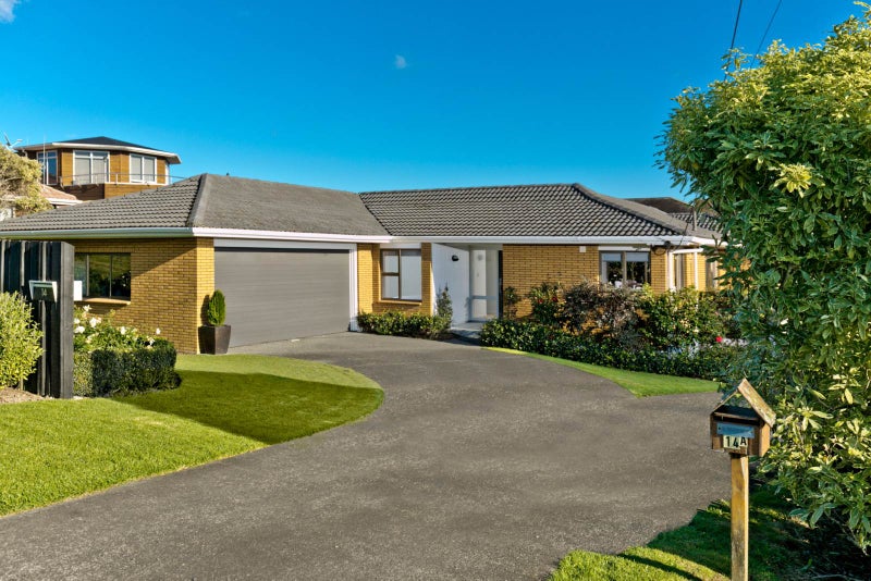 2/14 Folkestone Street, Murrays Bay, Auckland - Carousel 1