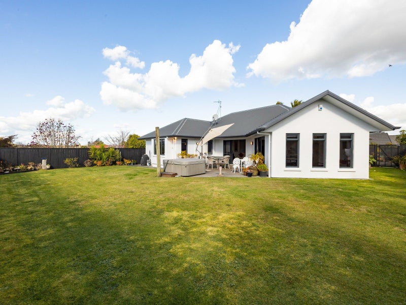 16 Strathconnan Court, Rototuna, Hamilton - Carousel 3