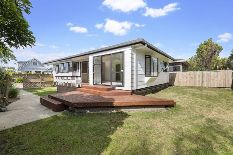 11B Bay Street, Red Beach, Whangaparāoa - Carousel 1