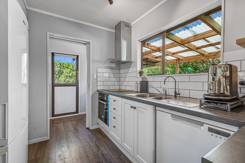 22 Zingaro Place, Massey, Auckland - Carousel 2