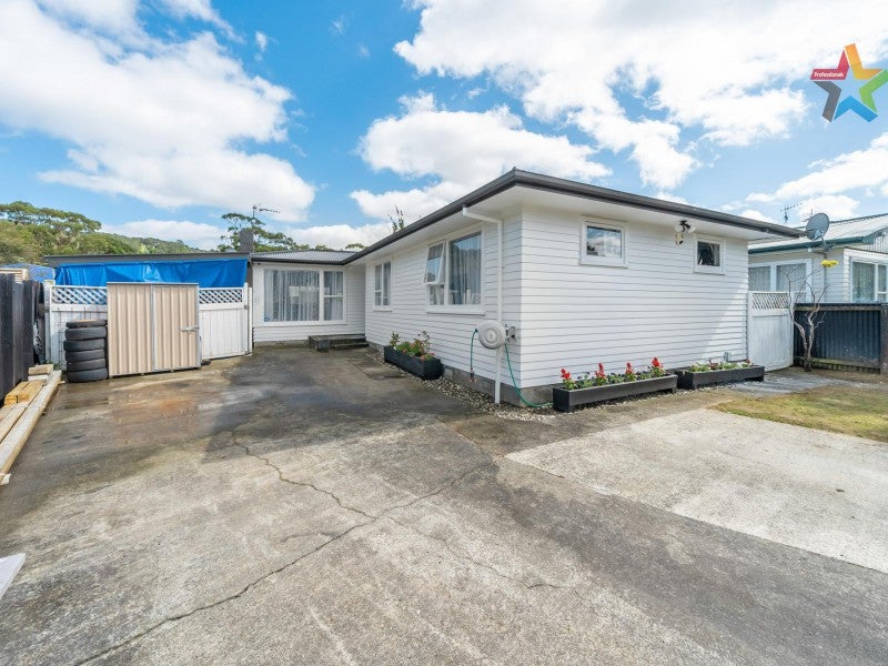 81 Karamu Crescent, Wainuiomata, Lower Hutt - Carousel 1