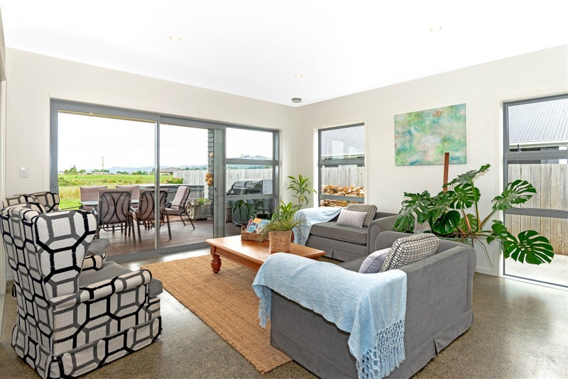 11 Gwyneth Place, Lytton West, Gisborne - Carousel 2