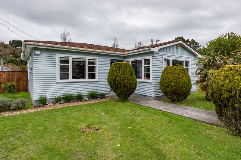 36 Findlay Street, Tawa, Wellington - Carousel 1