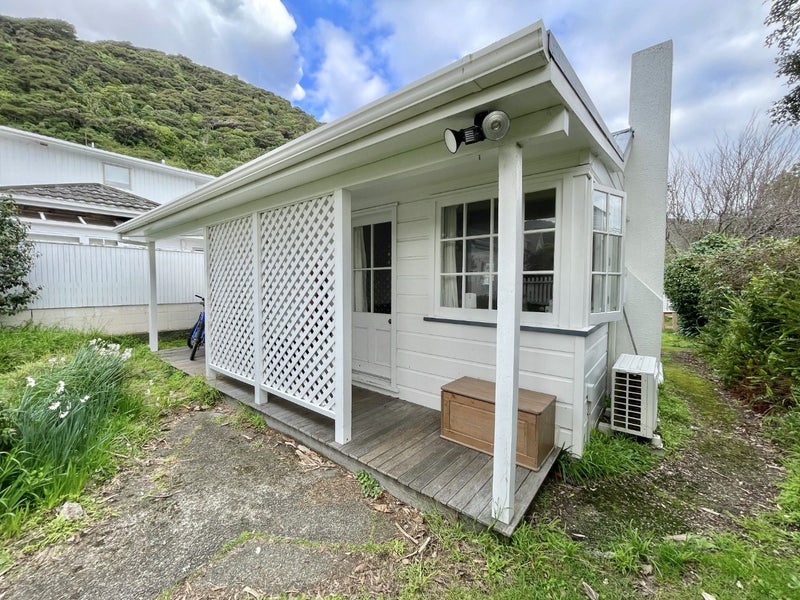 5 Kauri Street, Eastbourne, Lower Hutt - Carousel 1