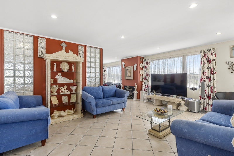 5 Beverley Grove, Paparangi, Wellington - Carousel 2