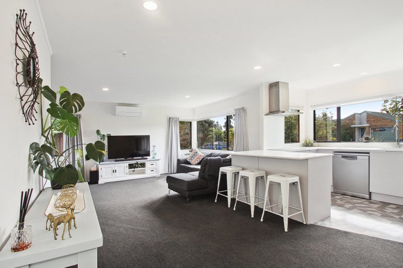 14 Kona Crescent, Henderson, Auckland - Carousel 2