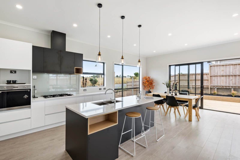 136 Eighth View Avenue, Beachlands, Auckland - Carousel 1