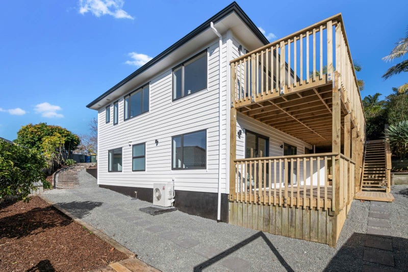 16 Meharg Place, Fairview Heights, Auckland - Carousel 2