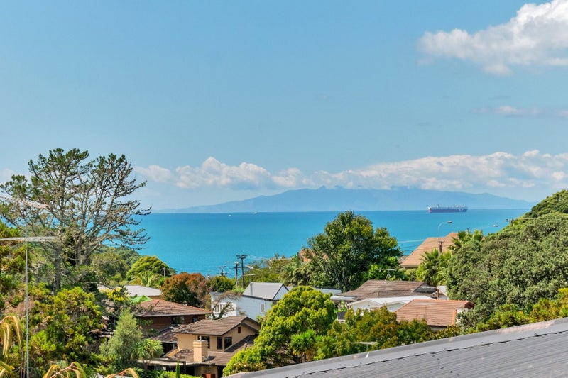 7A Clematis Avenue, Murrays Bay, Auckland - Carousel 2