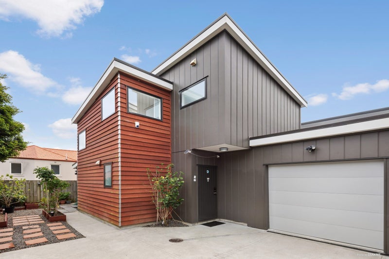 49E Titirangi Road, New Lynn, Auckland - Carousel 1