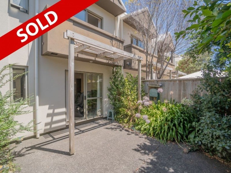 13/21 Hunters Park Drive, Three Kings, Auckland - Carousel 1