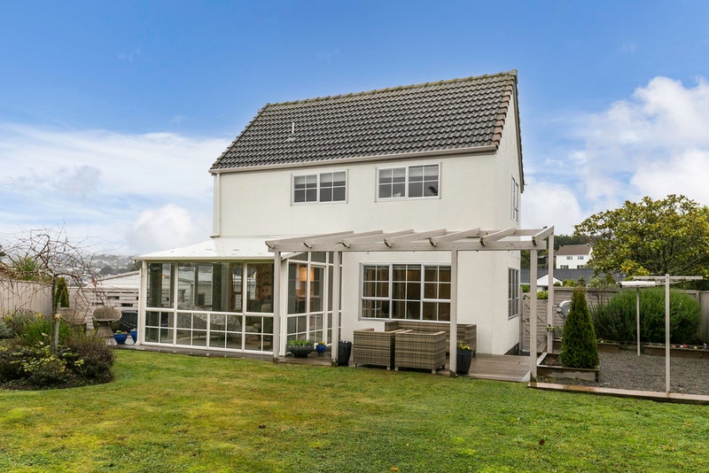 9 Mallard Grove, Churton Park, Wellington - Carousel 1