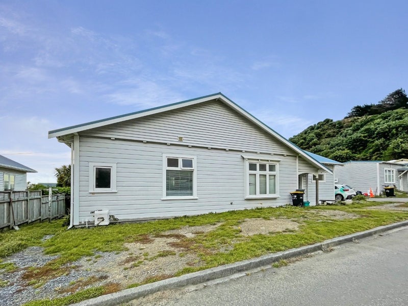 33 Happy Valley Road, Owhiro Bay, Wellington - Carousel 2
