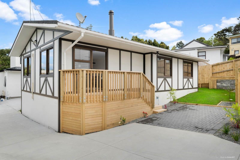 18B Jenanne Place, Totara Vale, Auckland - Carousel 1