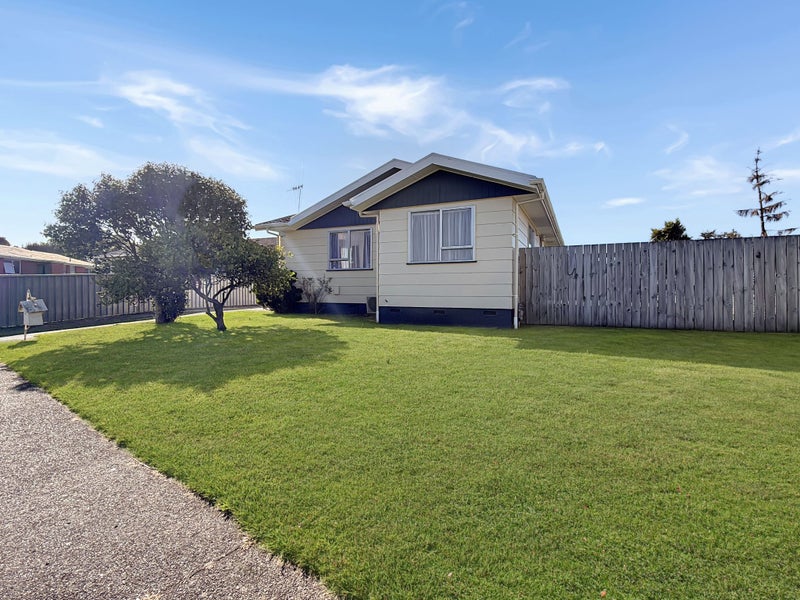 6 Rutland Place, Milson, Palmerston North - Carousel 1