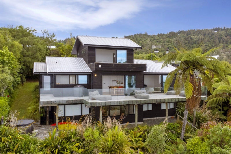 21 Waiparemo Crescent, Pukawa Bay, Tūrangi - Carousel 1