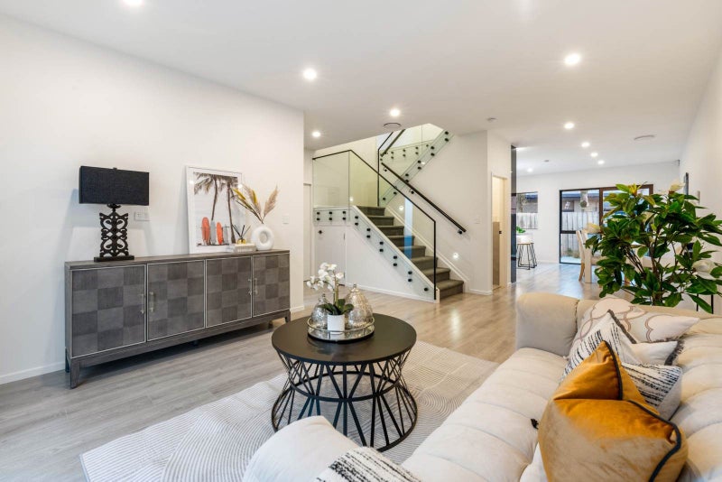 4B Pinero Place, Bucklands Beach, Auckland - Carousel 2