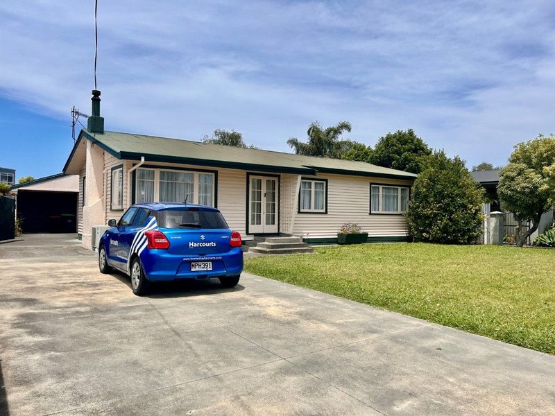 10 Murphy Road, Taradale, Napier - Carousel 1