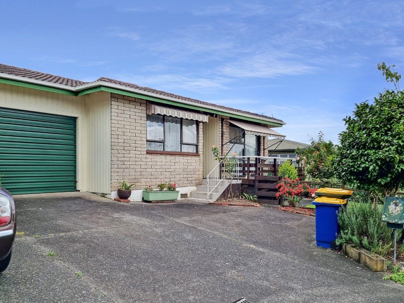 4/15 Seabrook Avenue, New Lynn, Auckland - Carousel 1