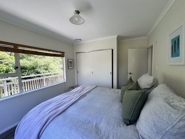 2 Corlett Road, Plimmerton, Porirua - Carousel 36