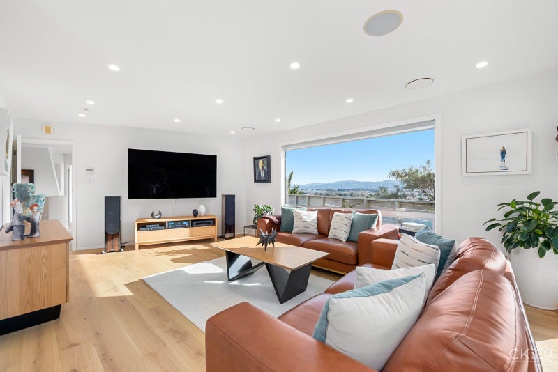 212 Whites Line East, Waiwhetū, Lower Hutt - Carousel 1