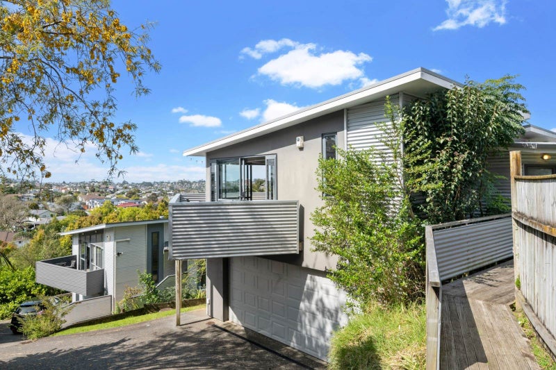 63A Sunset Road, Totara Vale, Auckland - Carousel 1