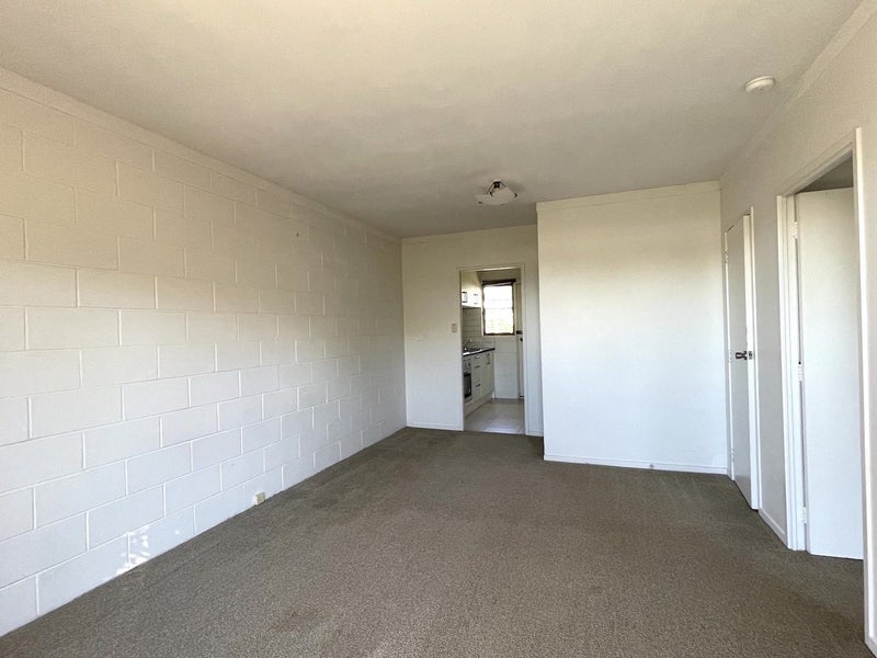 4/3 Rossgrove Terrace, Mount Albert, Auckland - Carousel 2