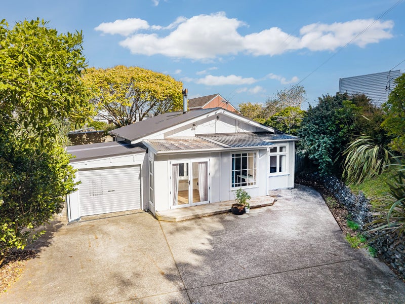 1 Gordon Road, Plimmerton, Porirua - Carousel 1