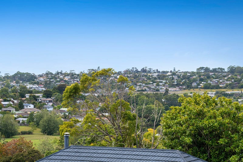 5/8A Target Road, Totara Vale, North Shore City - Carousel 13