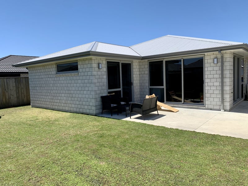 33 Te Wharo Drive, Papamoa - Carousel 1