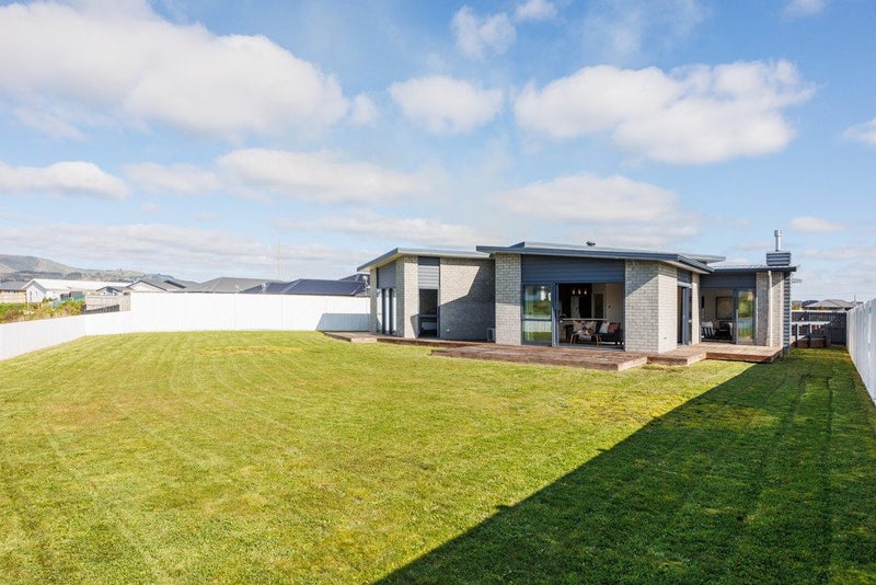 48 Sardinia Grove, Fitzherbert, Palmerston North - Carousel 1
