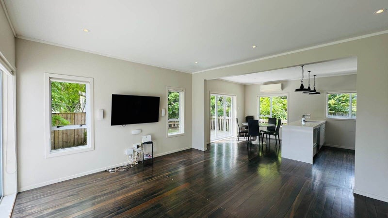 32 Isobel Road, Greenhithe, Auckland - Carousel 2