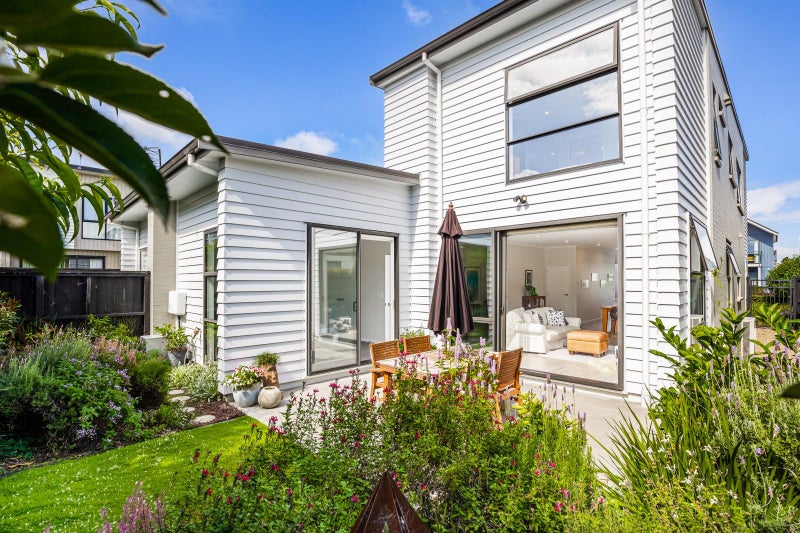 16 Sacred Kingfisher Road, Hobsonville, Auckland - Carousel 1