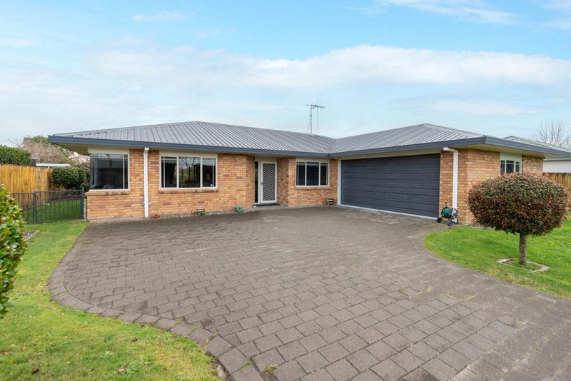 9 Bouverie Crescent, Flagstaff, Hamilton - Carousel 1