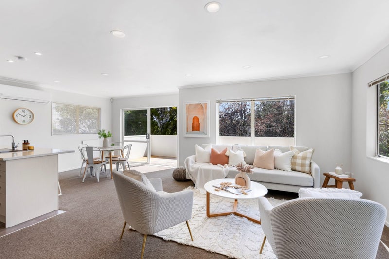 71B Target Road, Totara Vale, Auckland - Carousel 1