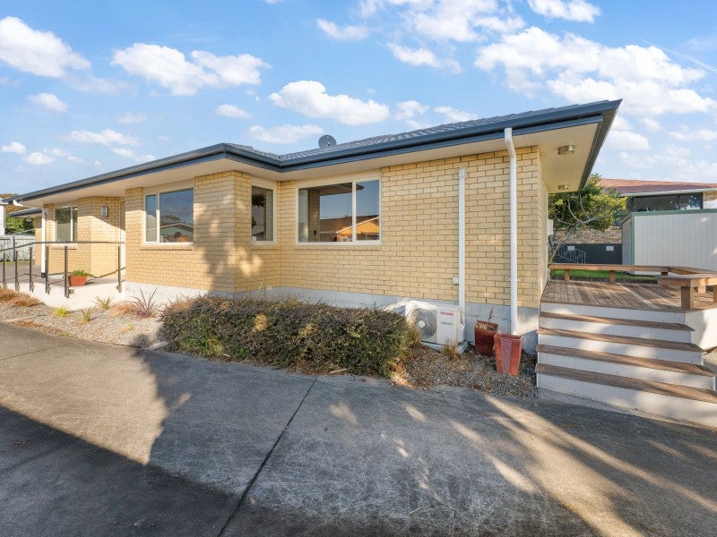 147 Tukapa Street, Westown, New Plymouth - Carousel 2