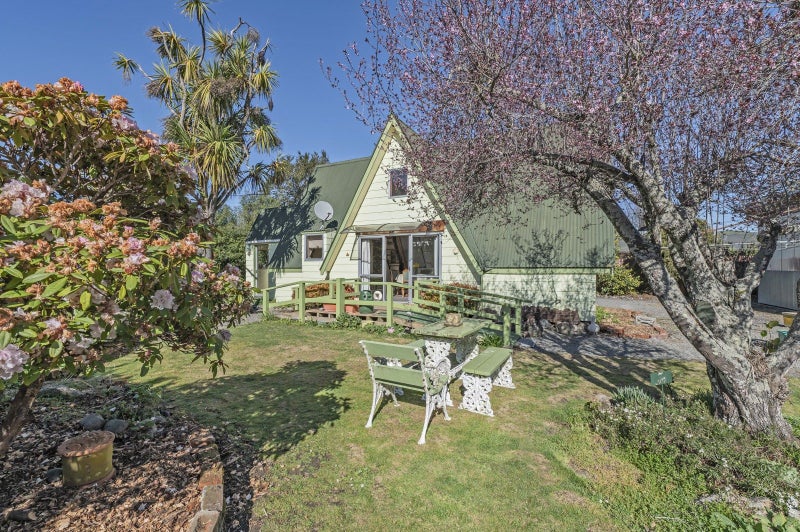 27 West Street, Coalgate - Carousel 1