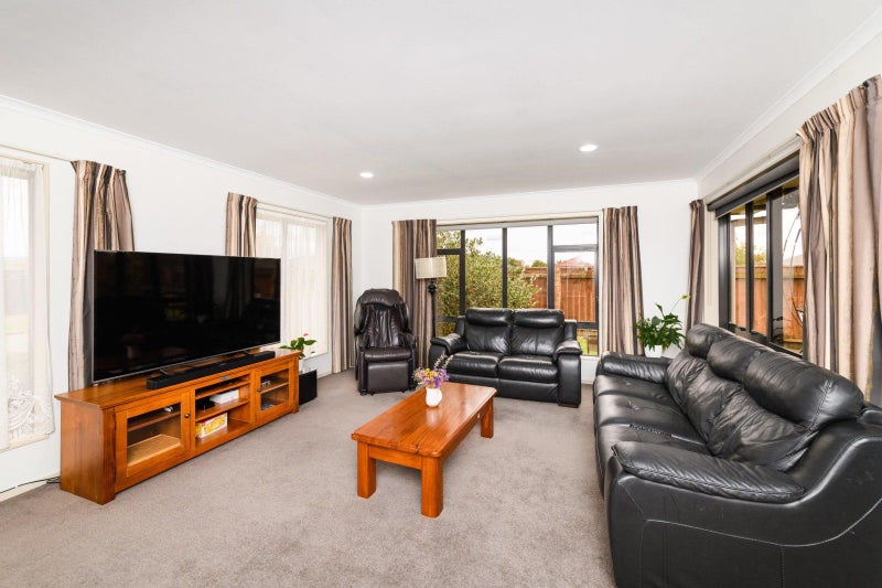 1 Cleveland Heights, Kelvin Grove, Palmerston North - Carousel 2