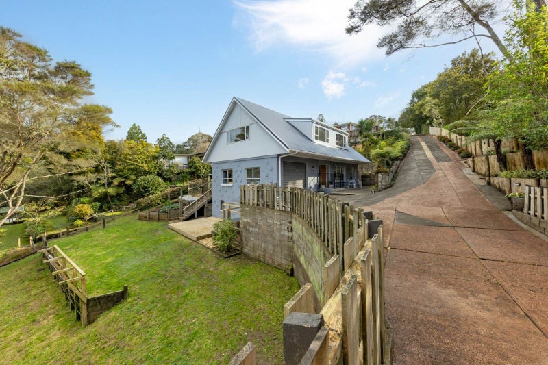 79 Daffodil Street, Titirangi, Auckland - Carousel 1
