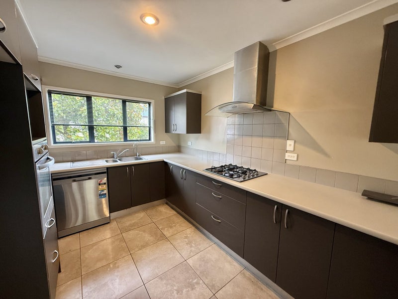 4 Vicente Place, Oteha, Auckland - Carousel 2