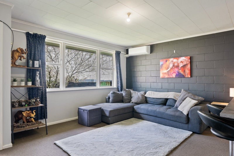 2/64 Cruickshank Road, Clouston Park, Upper Hutt - Carousel 1