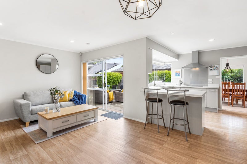 17 Evanda Crescent, Conifer Grove, Takanini - Carousel 2