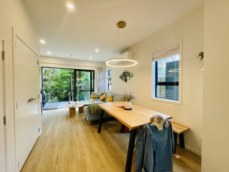 6/18D Oxford Street, Tawa, Wellington - Carousel 2