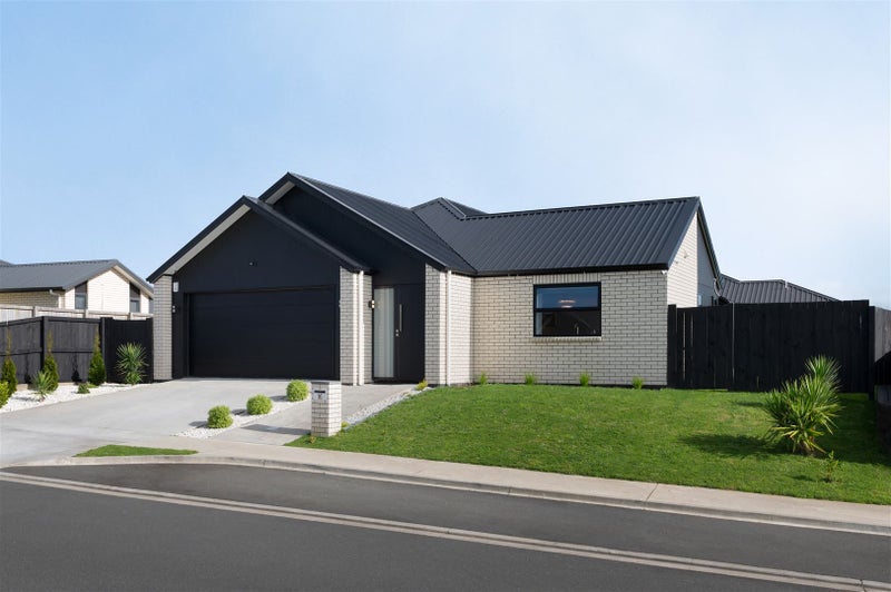 16 Inuwai Street, Glenview, Hamilton - Carousel 2