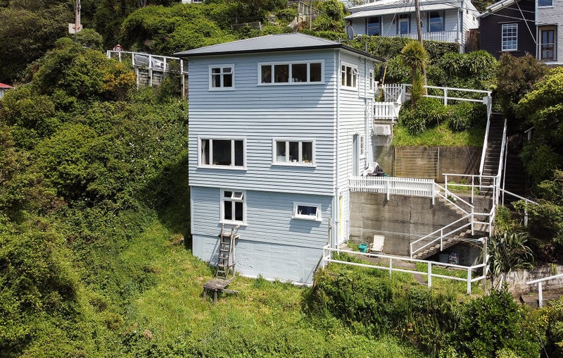 11 Mount Pleasant Road, Aro Valley, Wellington - Carousel 1