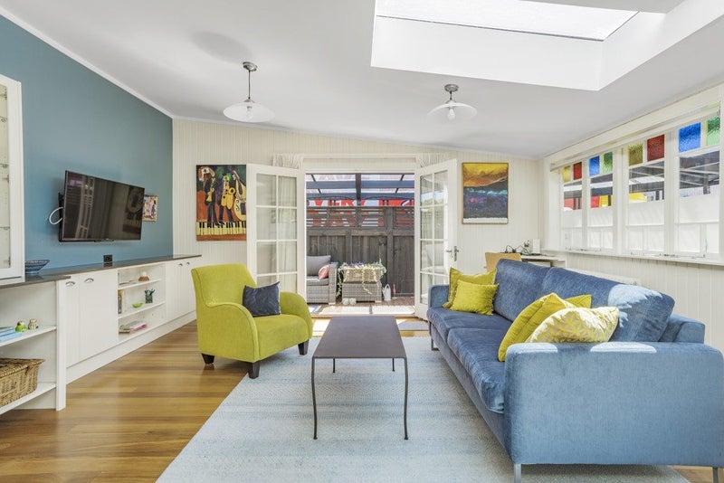 1/14 OROUA ST, Eastbourne, Lower Hutt - Carousel 1