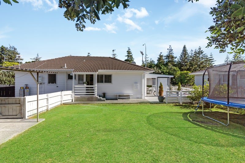 53 Te Irirangi Drive, Clover Park, Auckland - Carousel 1