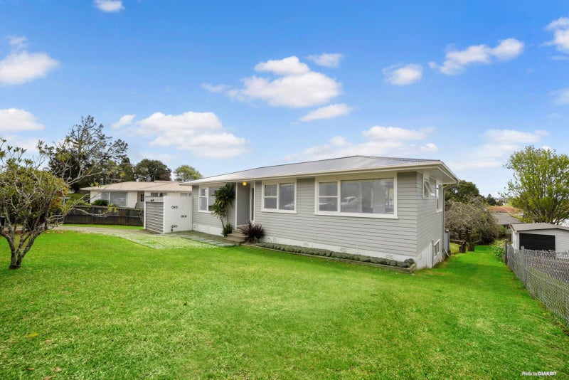 4 Hatherlow Street, Glenfield, Auckland - Carousel 1